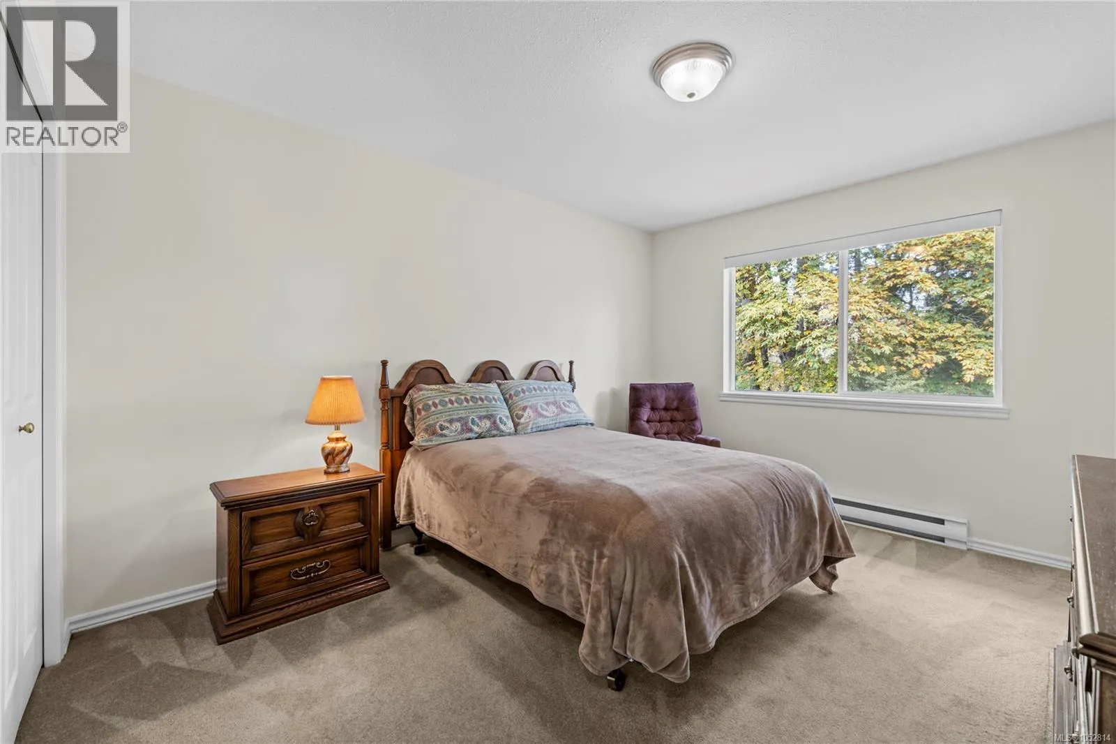 1024 Centre Cres