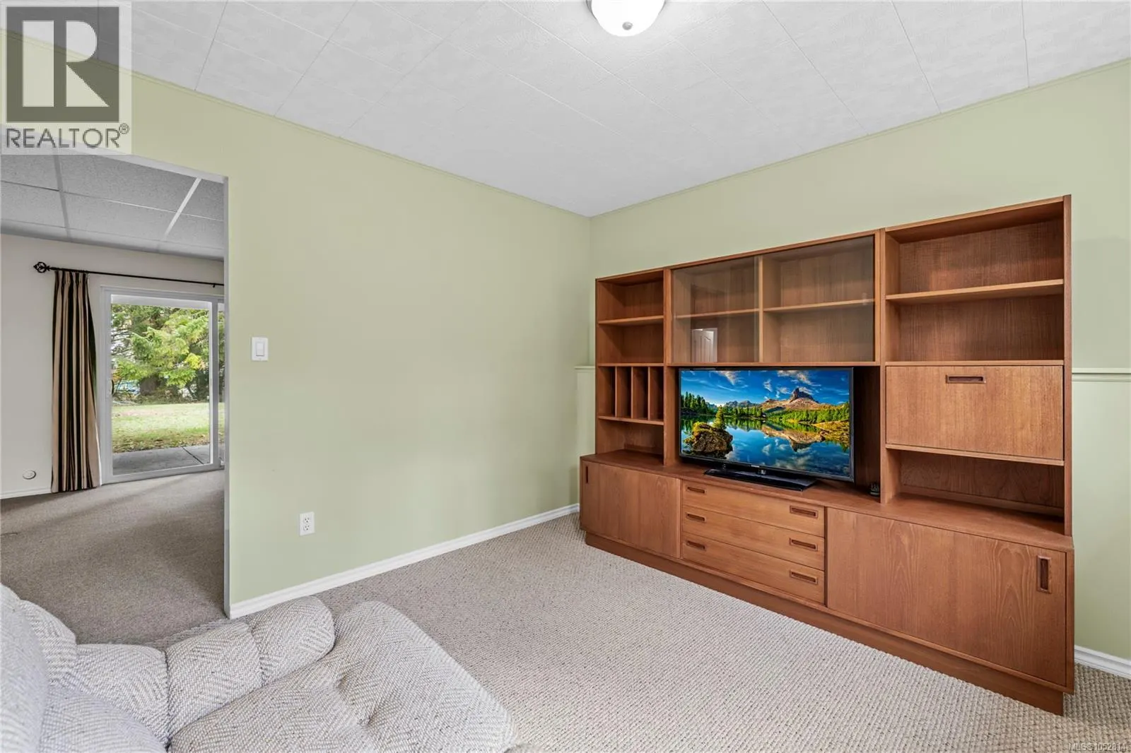 1024 Centre Cres
