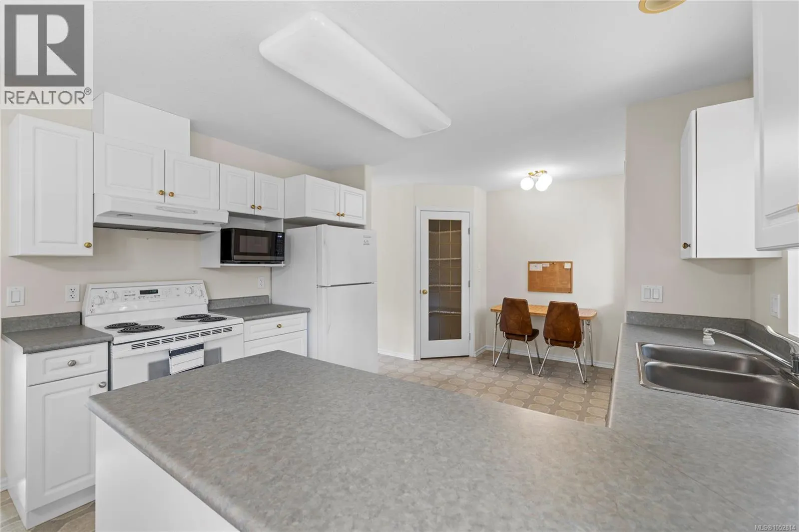 1024 Centre Cres