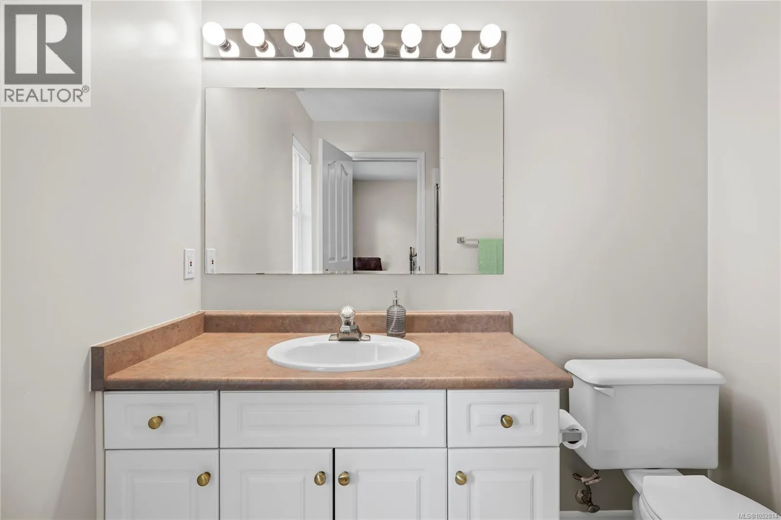 1024 Centre Cres