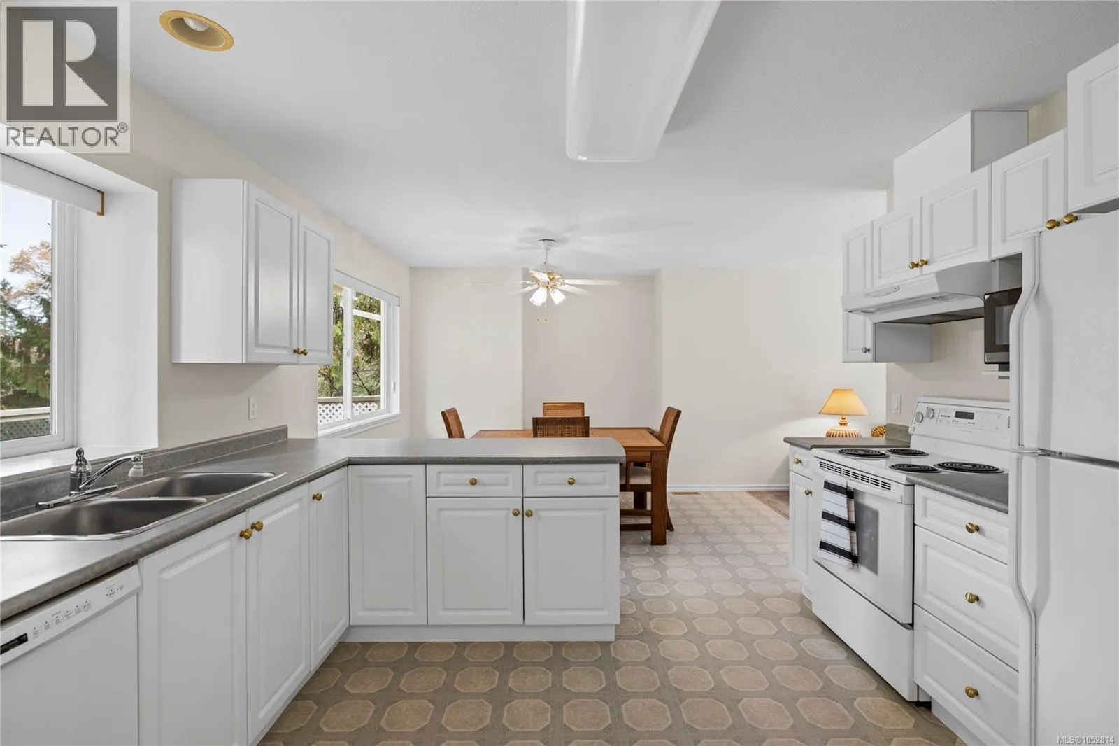 1024 Centre Cres