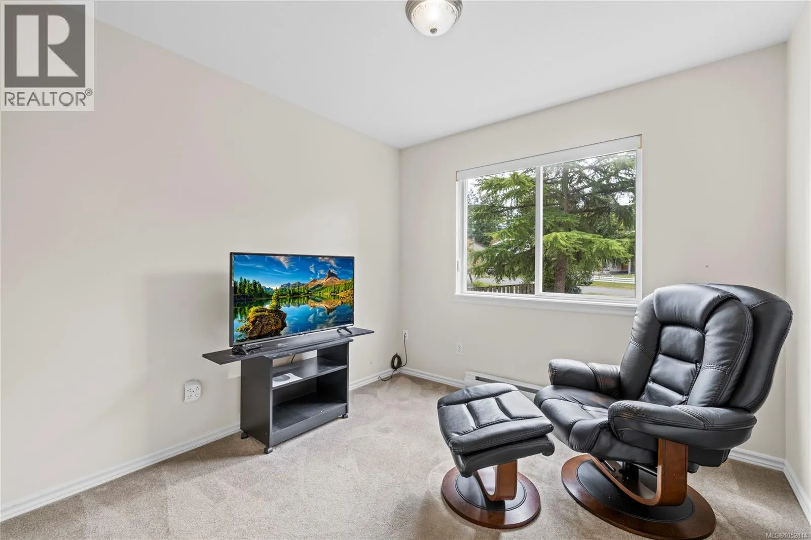 1024 Centre Cres