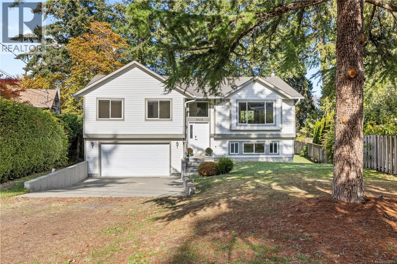 1024 Centre Cres