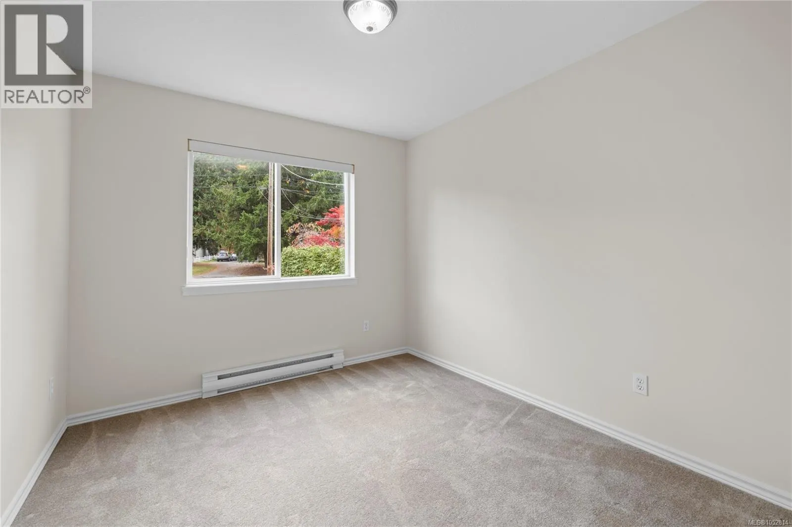1024 Centre Cres