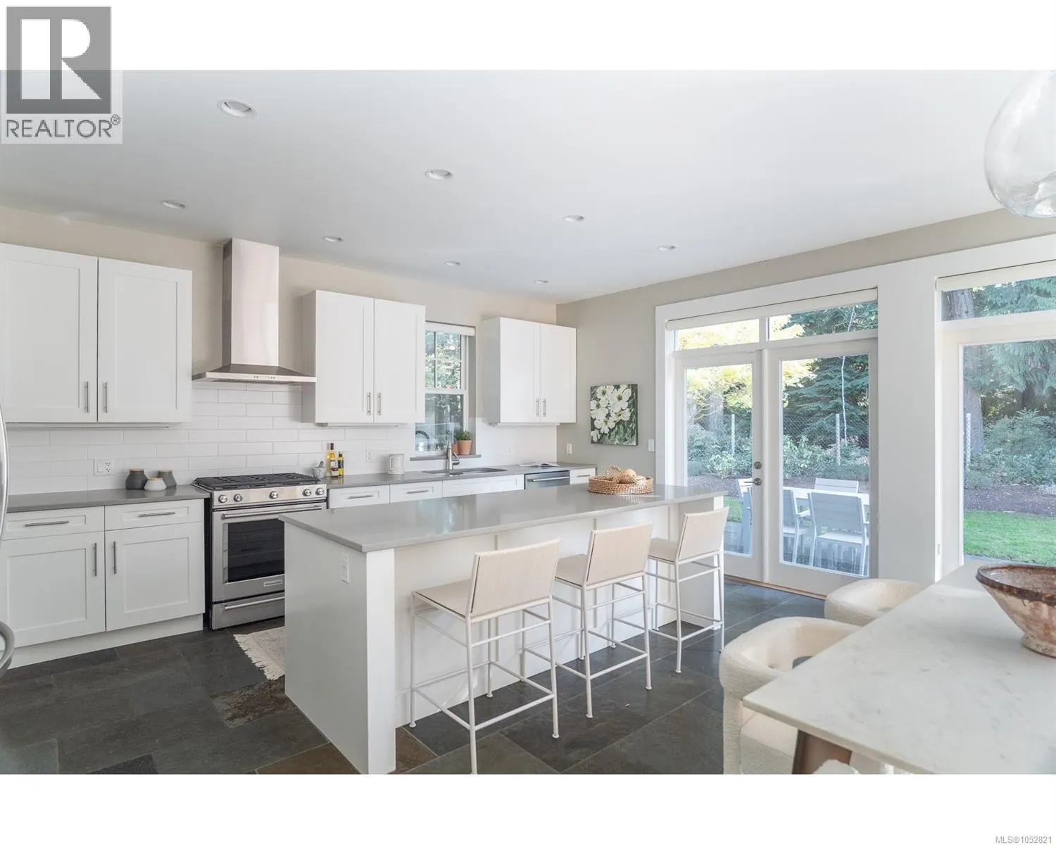 300 Sunningdale Rd E