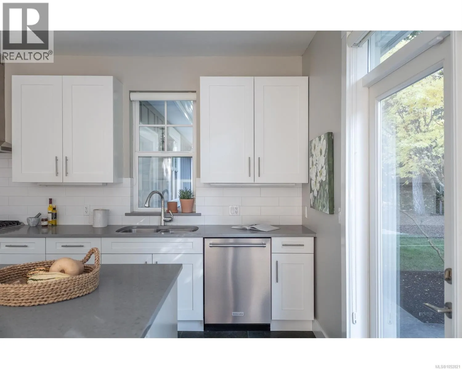 300 Sunningdale Rd E