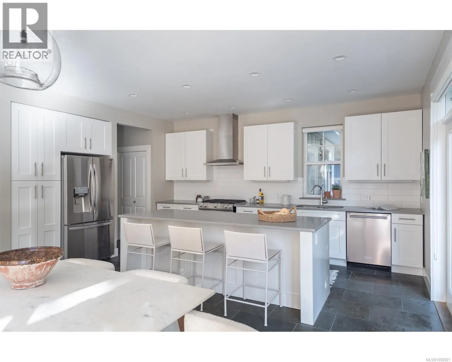 300 Sunningdale Rd E