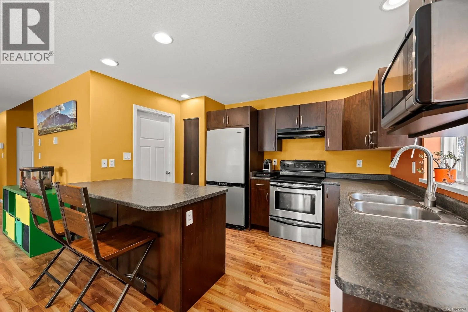 3351 Coniston Cres