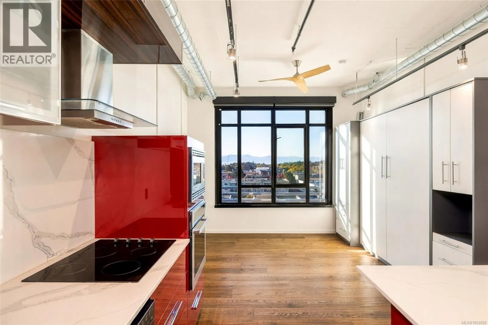 808 1029 View St