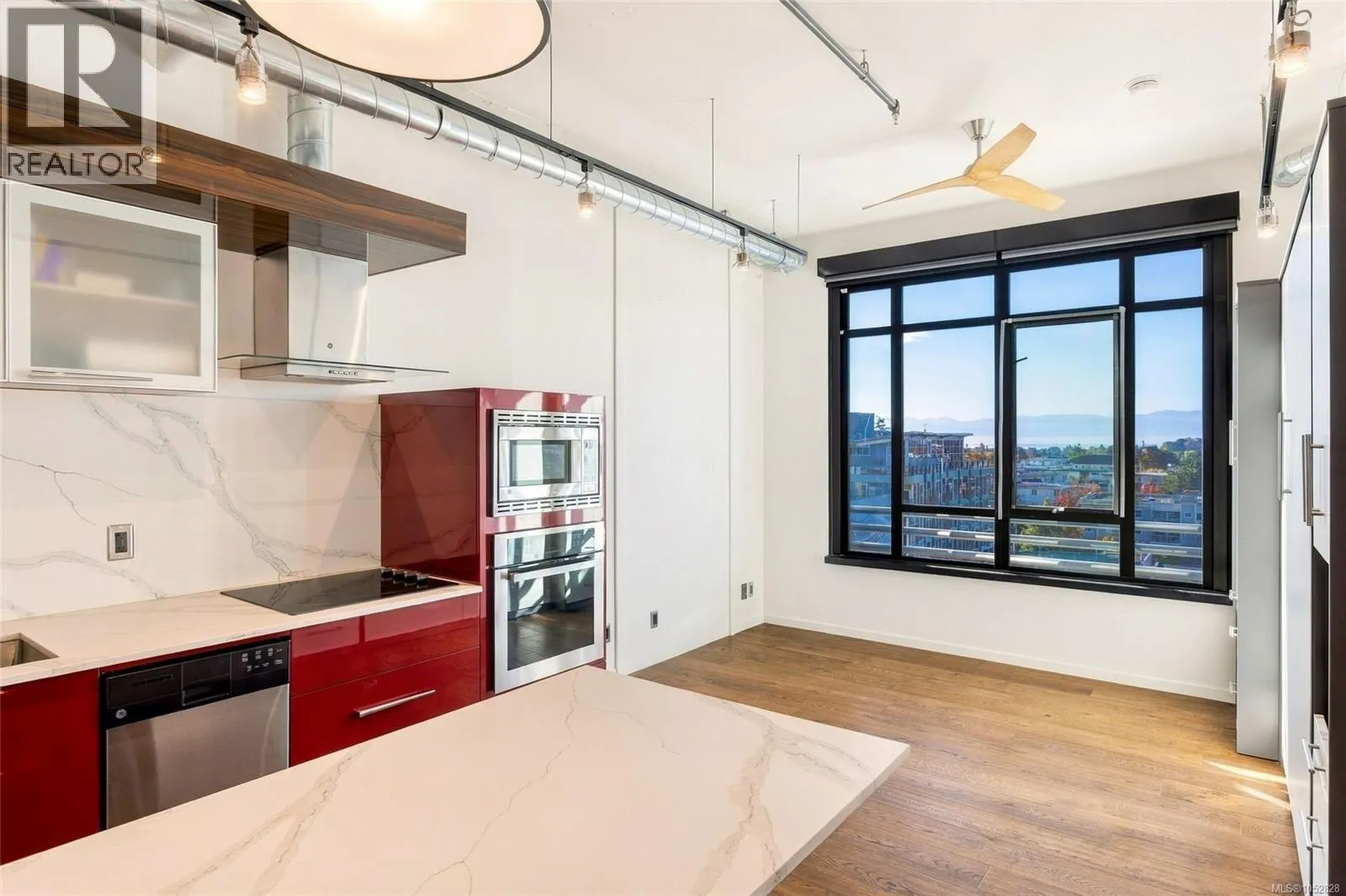 808 1029 View St