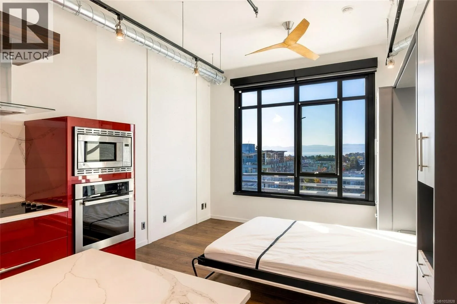 808 1029 View St