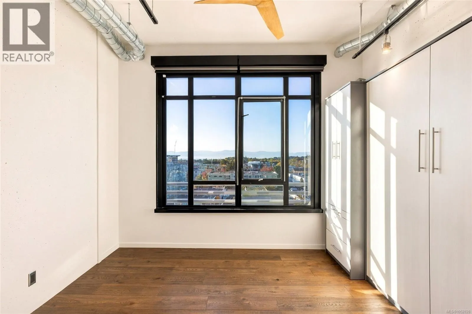 808 1029 View St