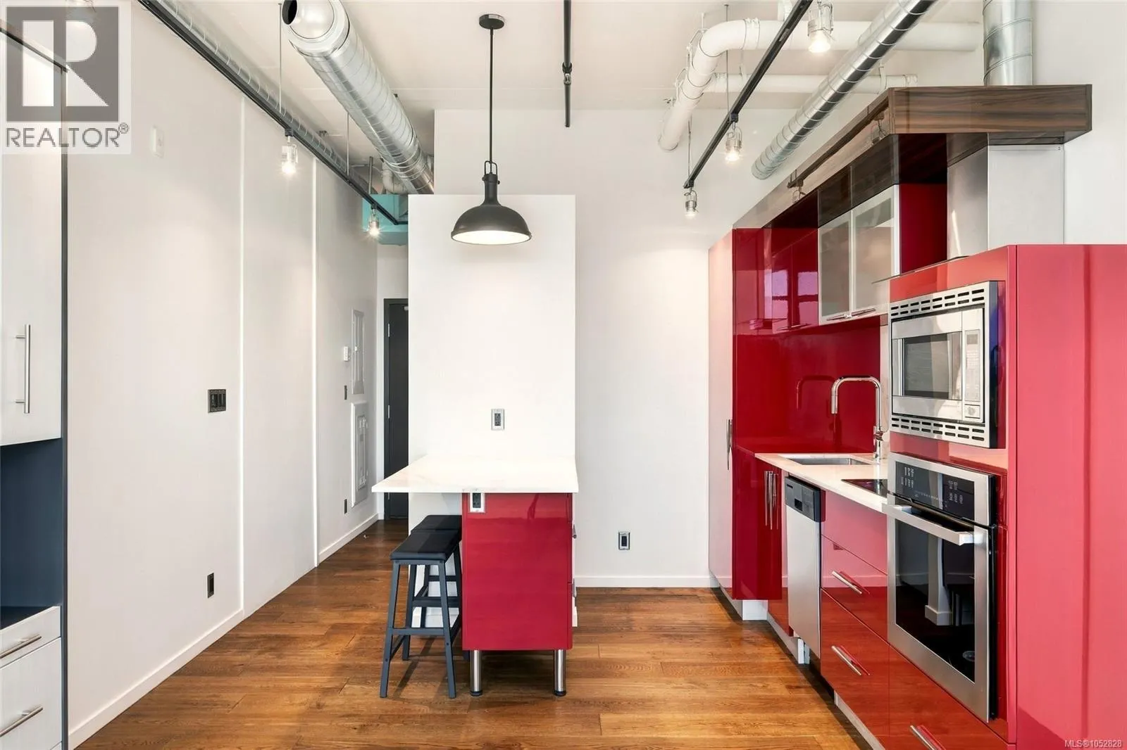 808 1029 View St