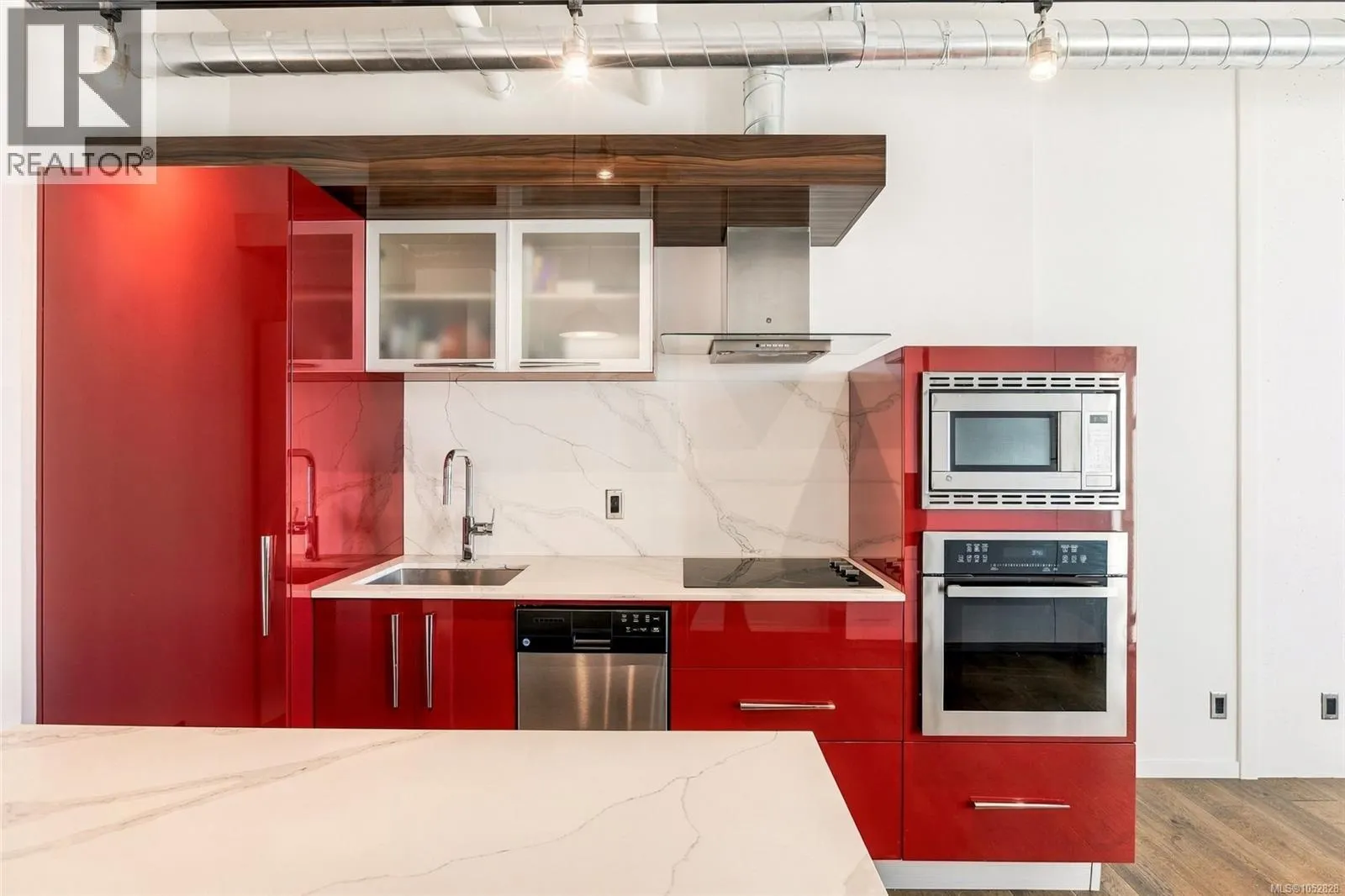 808 1029 View St