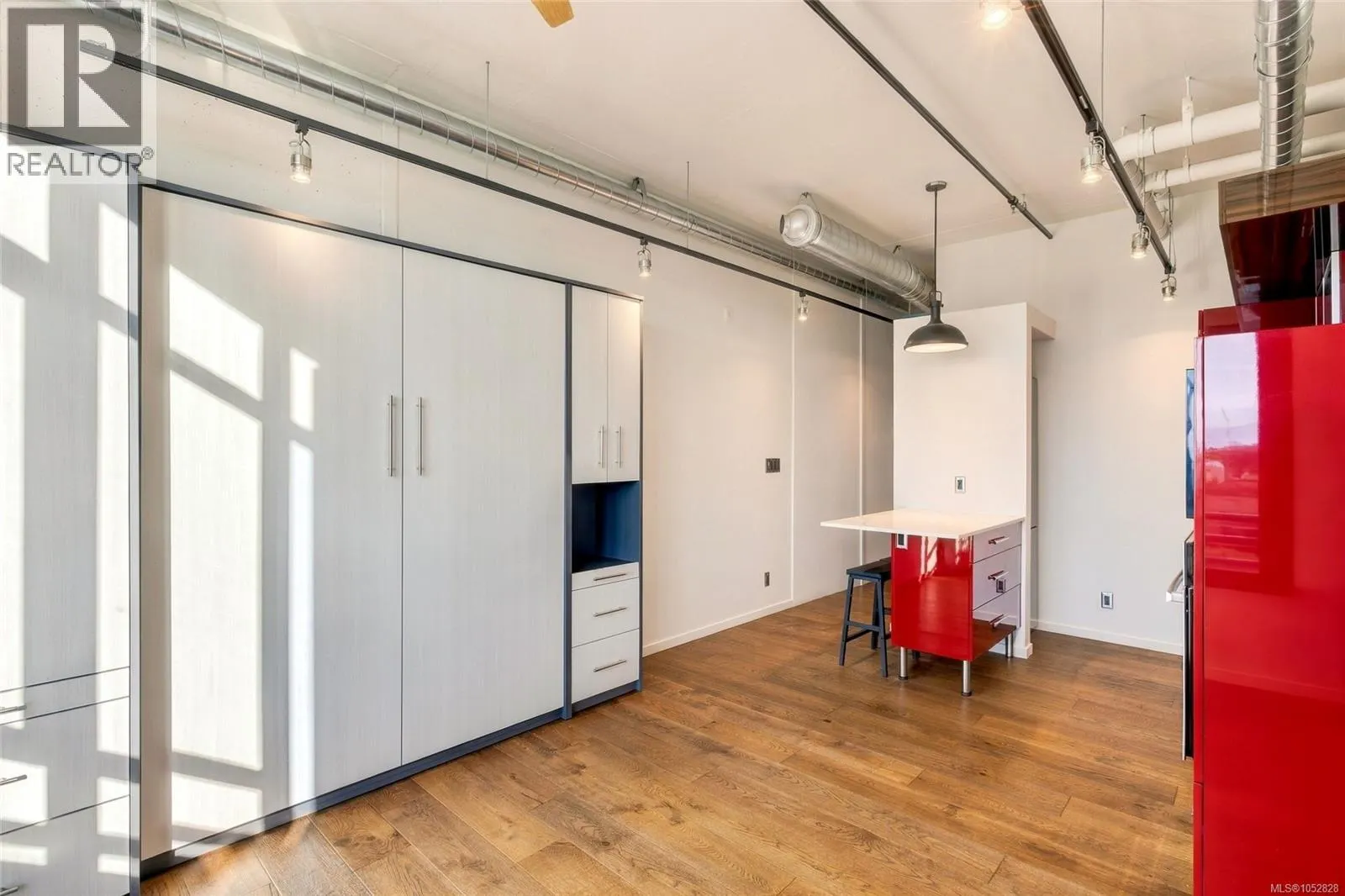 808 1029 View St