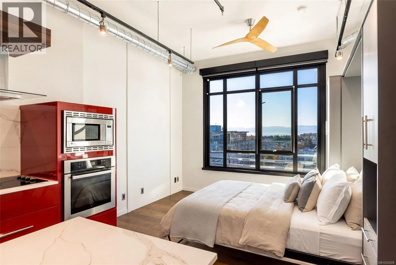 808 1029 View St