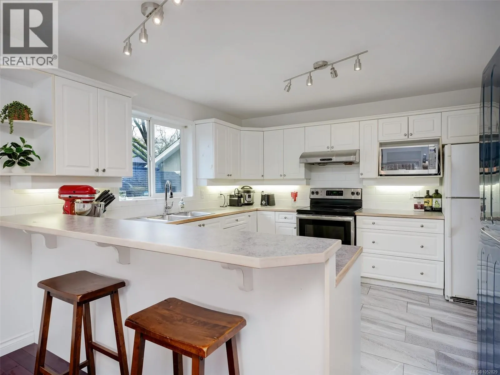 2727 Grosvenor Rd