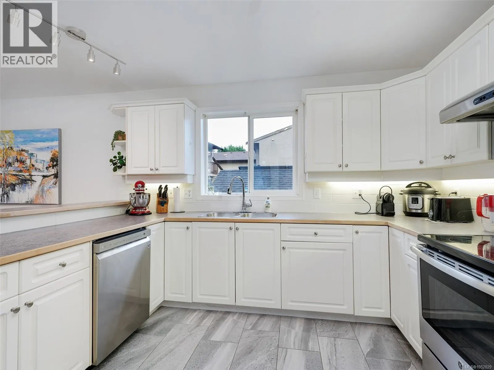 2727 Grosvenor Rd