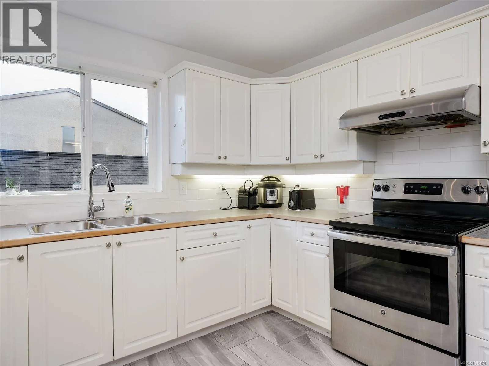 2727 Grosvenor Rd