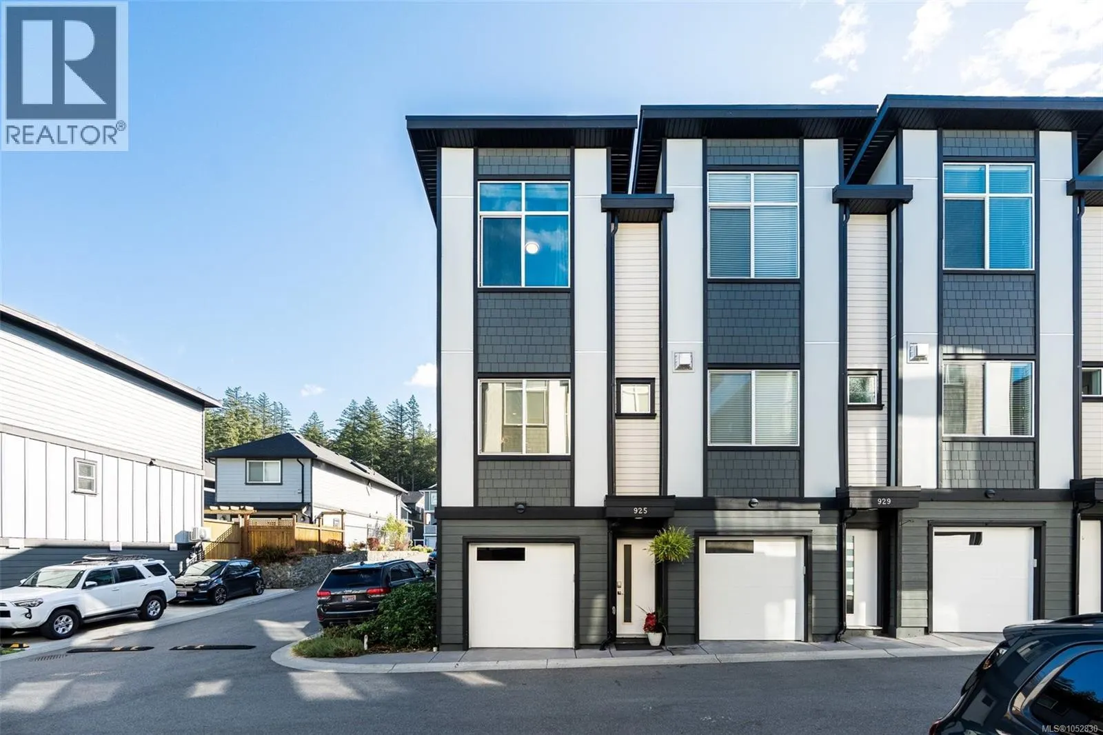 925 Turnstone Ridge