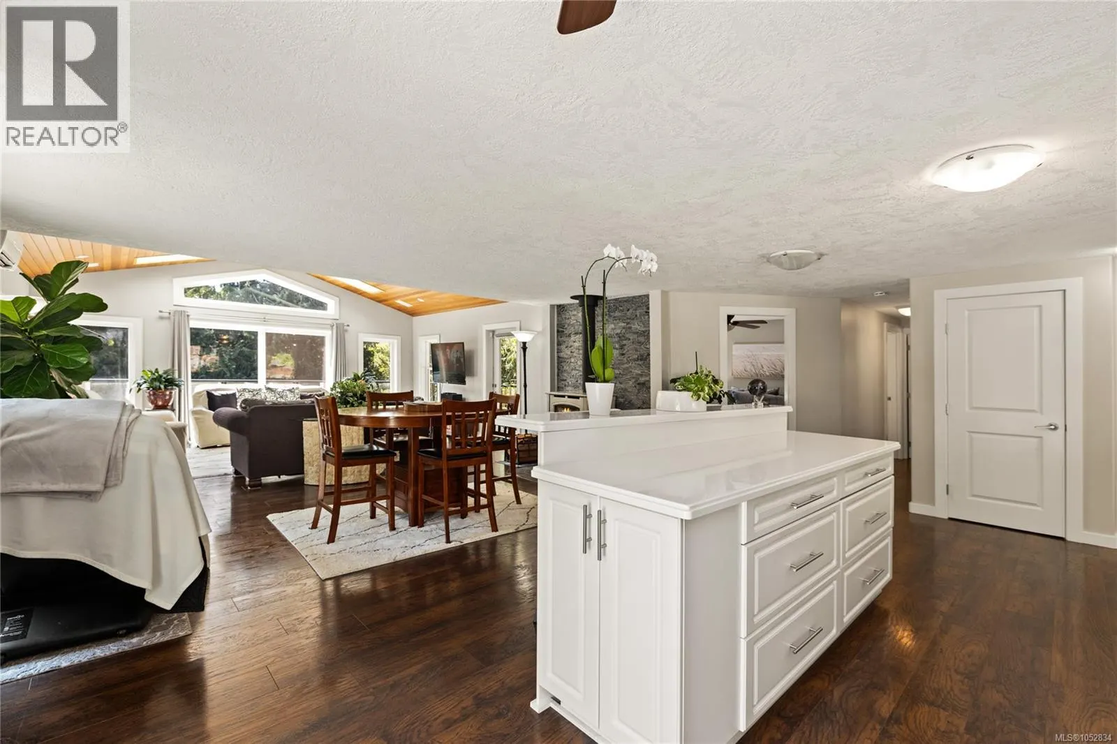 3061 Renfrew Rd
