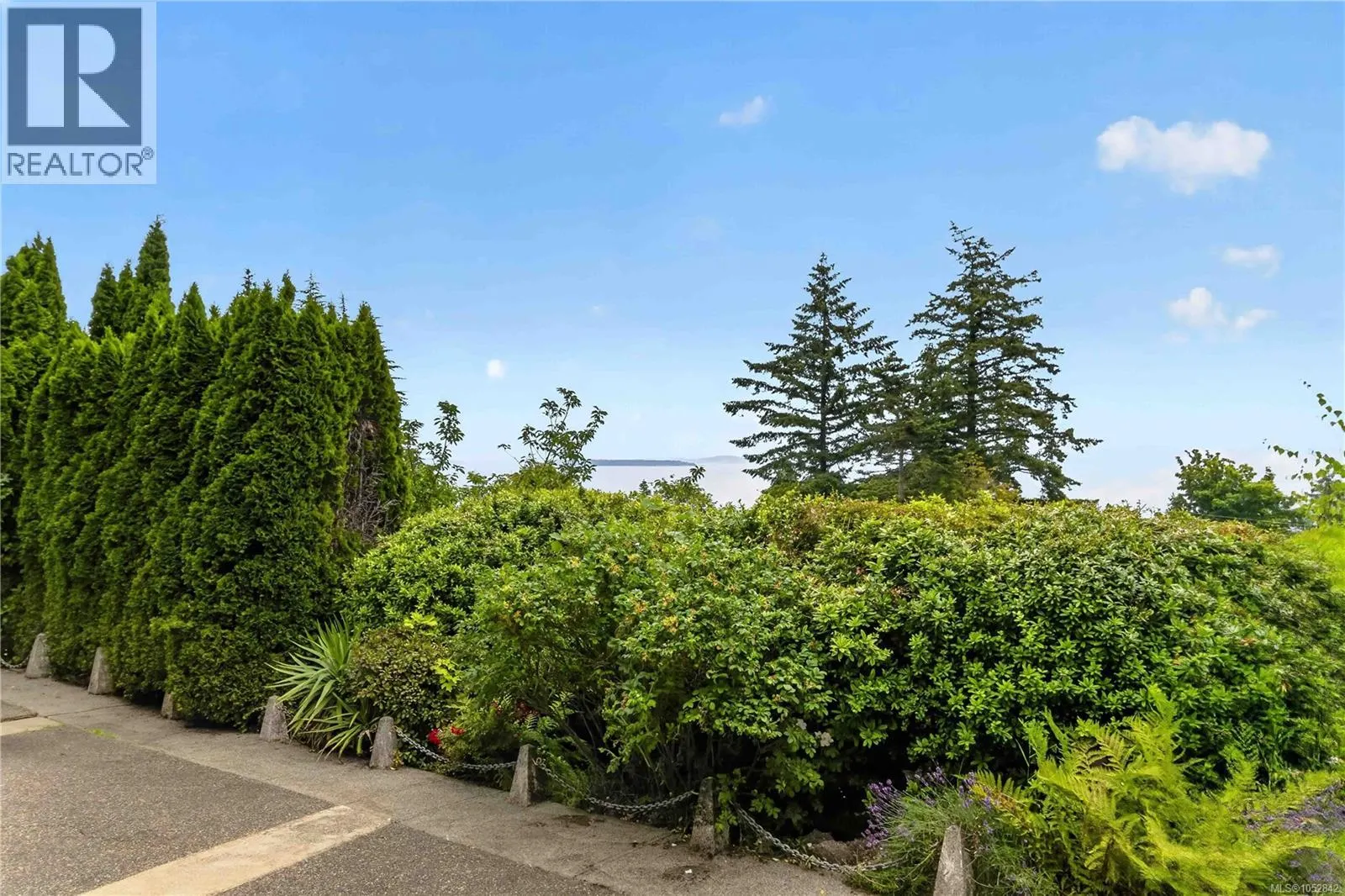 4916 Lochside Dr