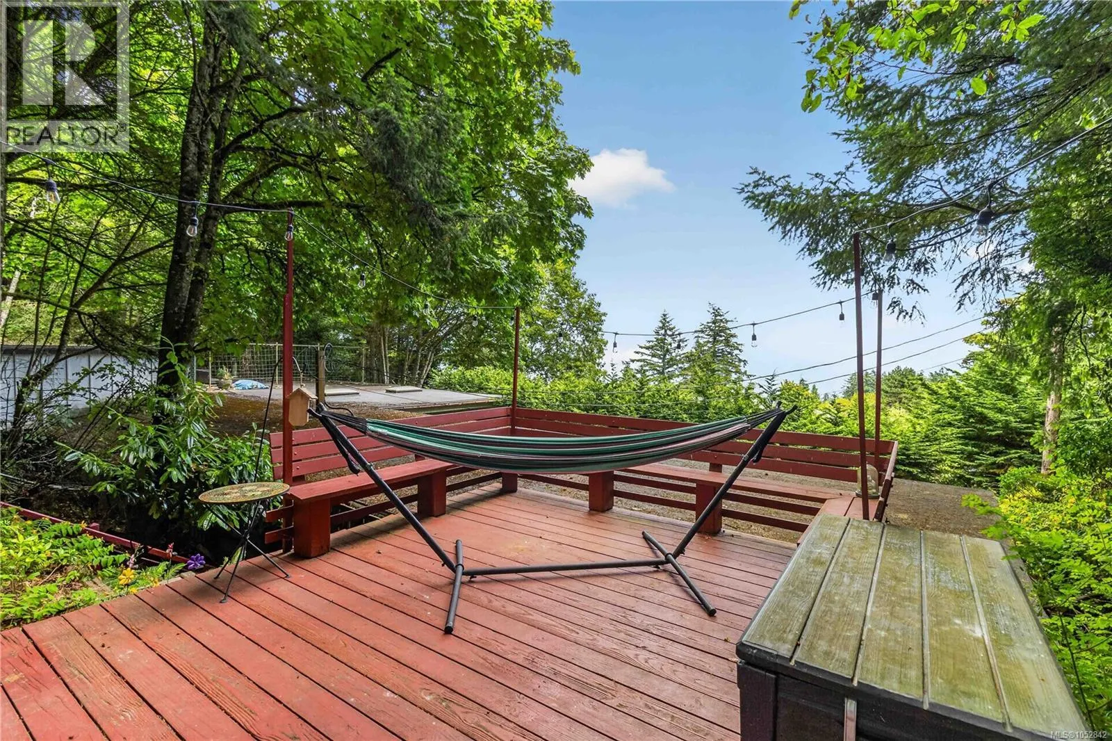 4916 Lochside Dr