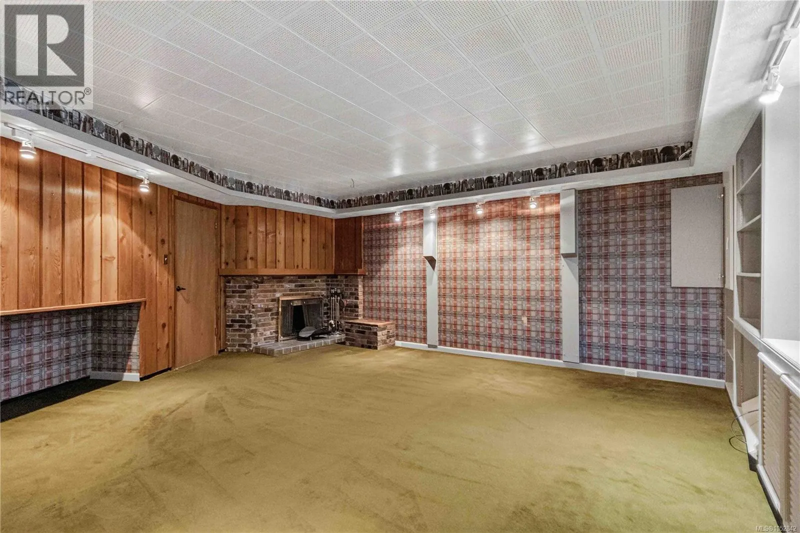 4916 Lochside Dr