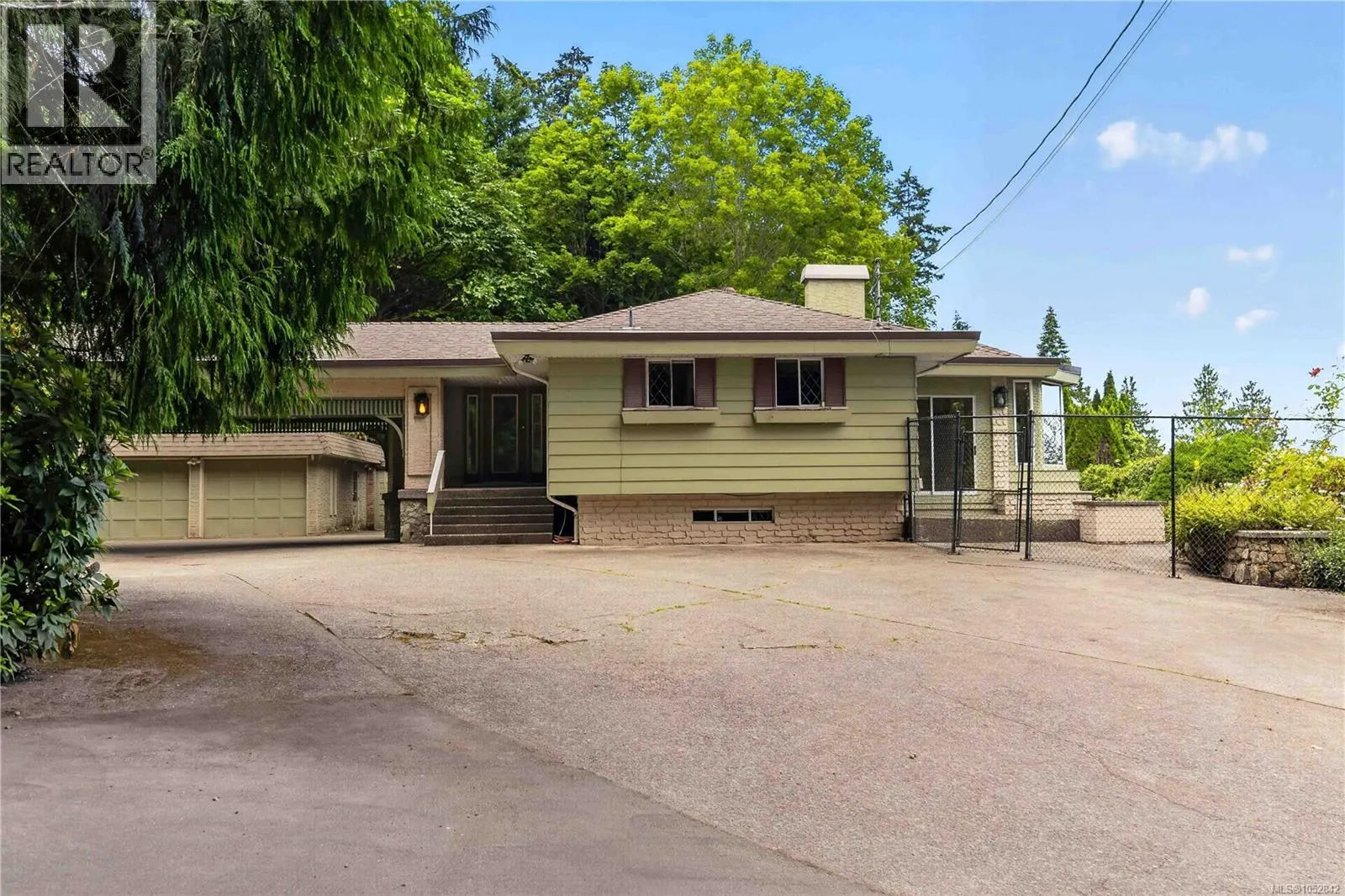 4916 Lochside Dr