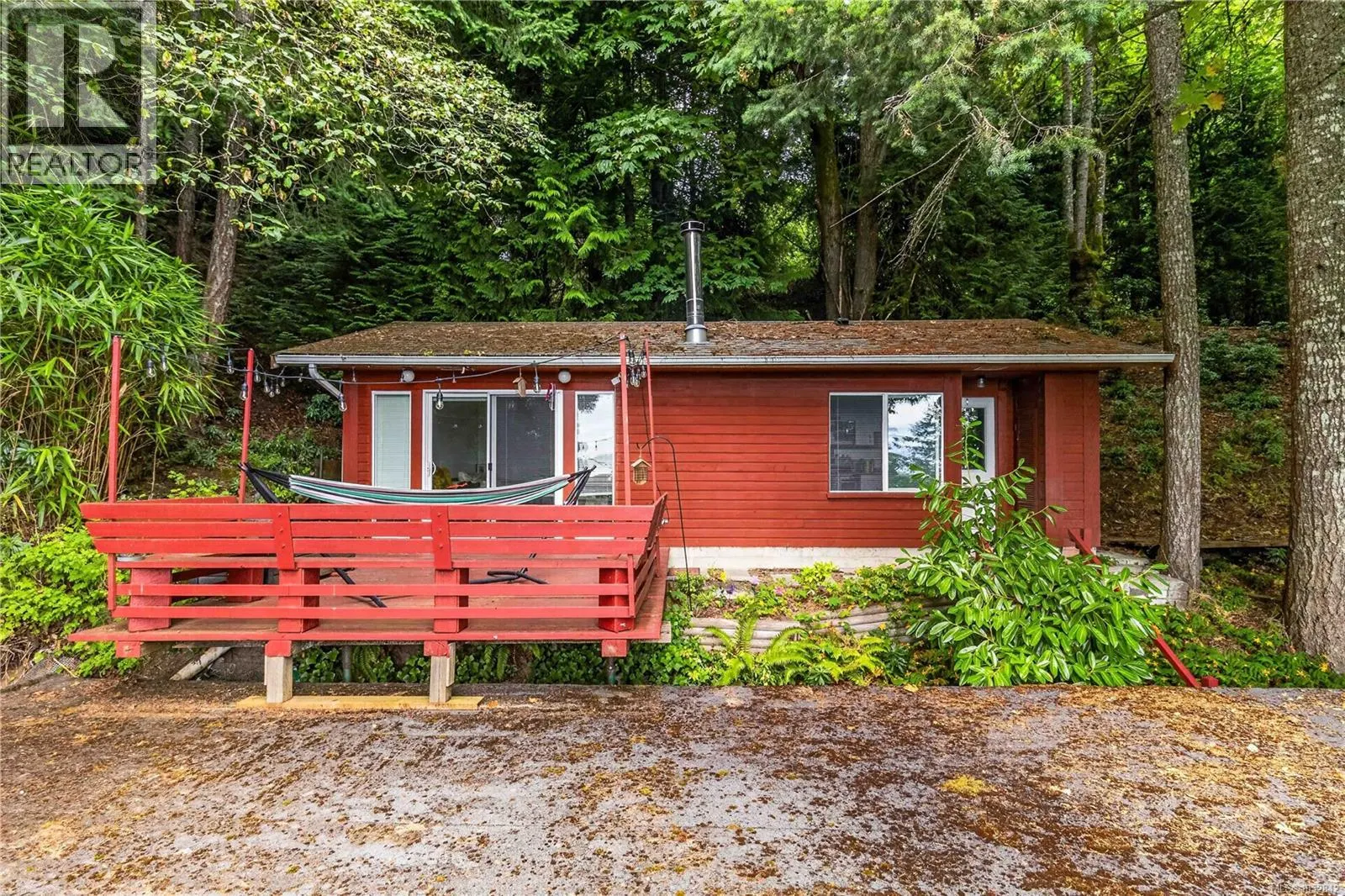 4916 Lochside Dr
