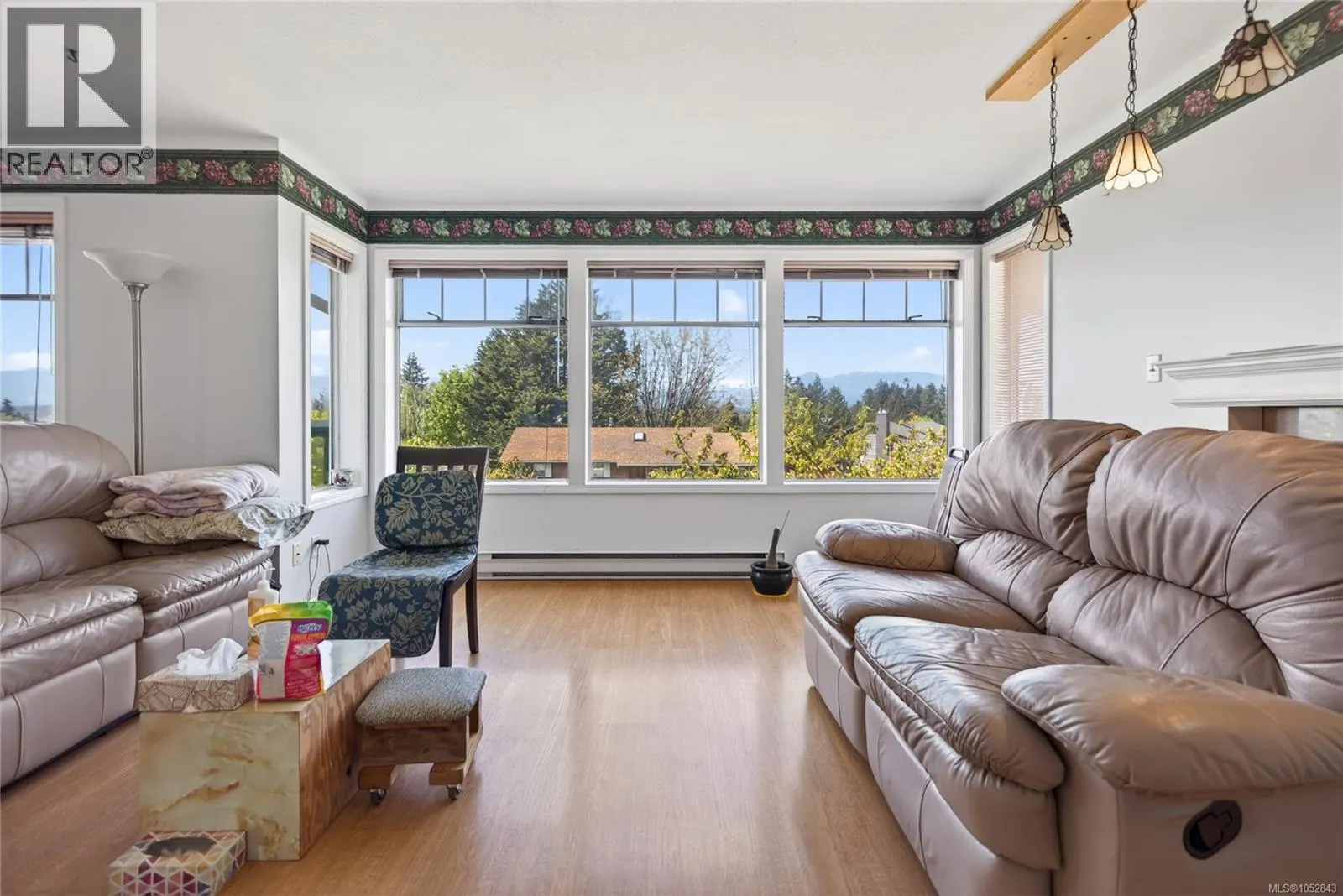 365 Panorama Cres