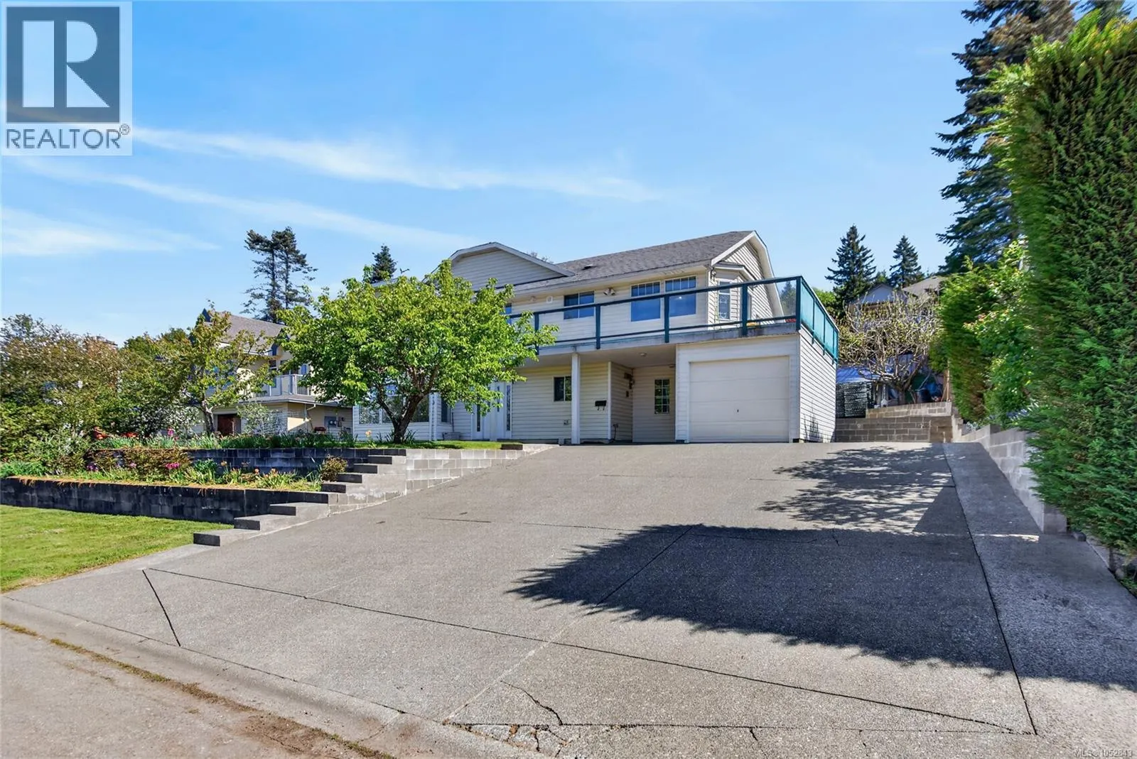 365 Panorama Cres