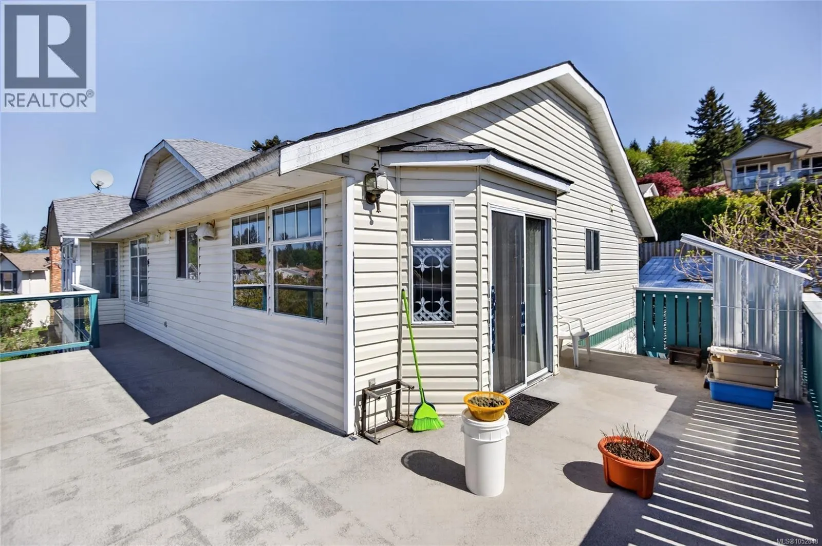 365 Panorama Cres