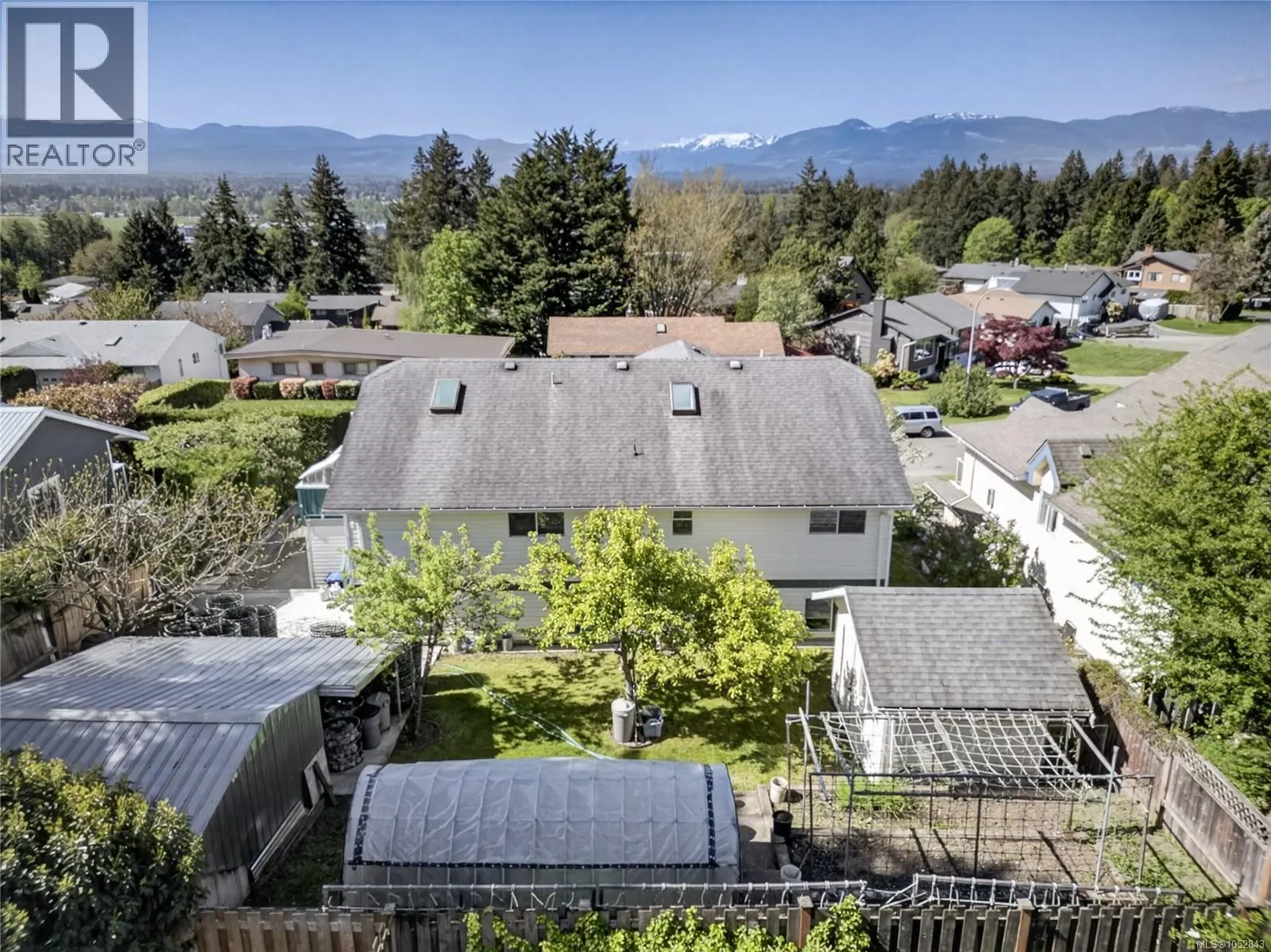 365 Panorama Cres