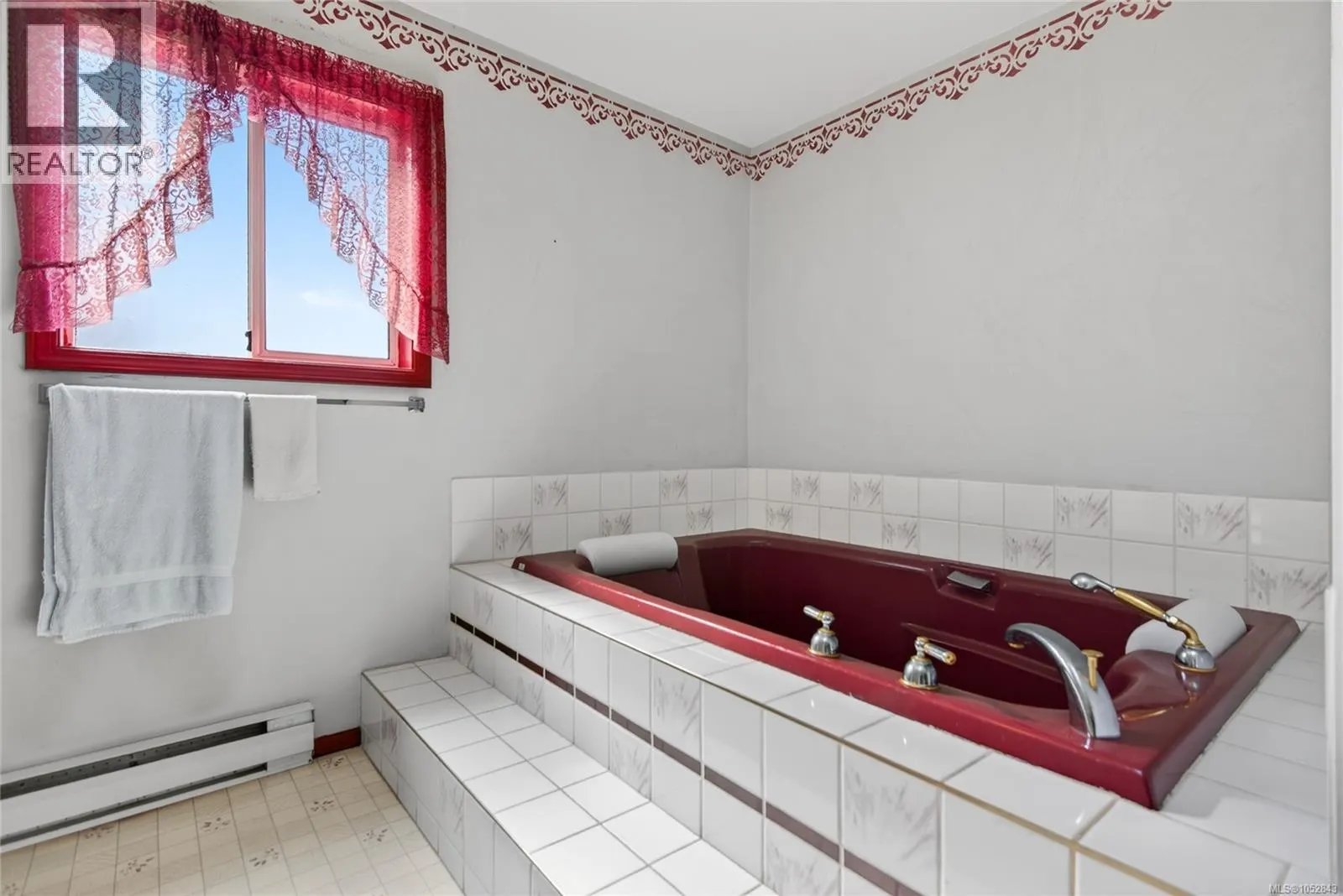 365 Panorama Cres