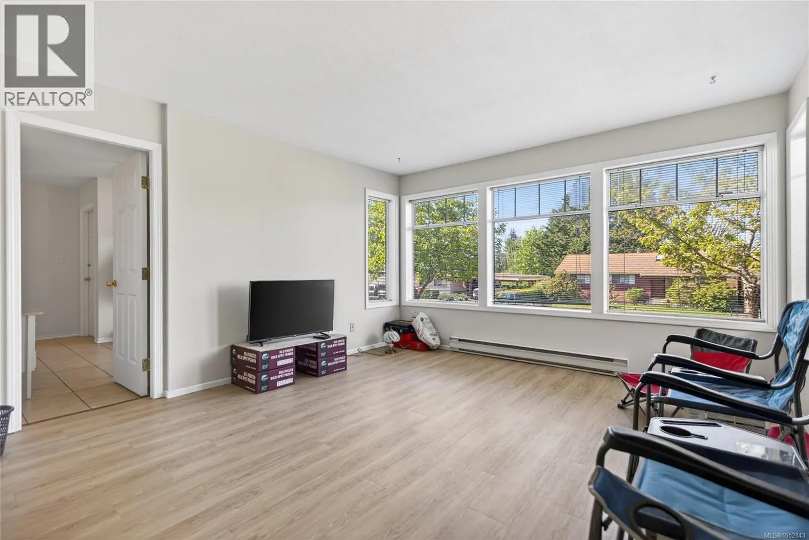 365 Panorama Cres