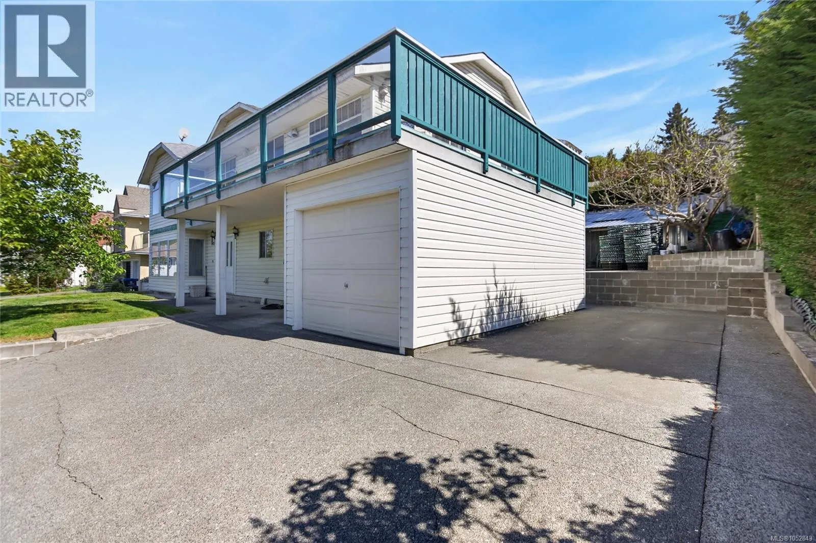 365 Panorama Cres