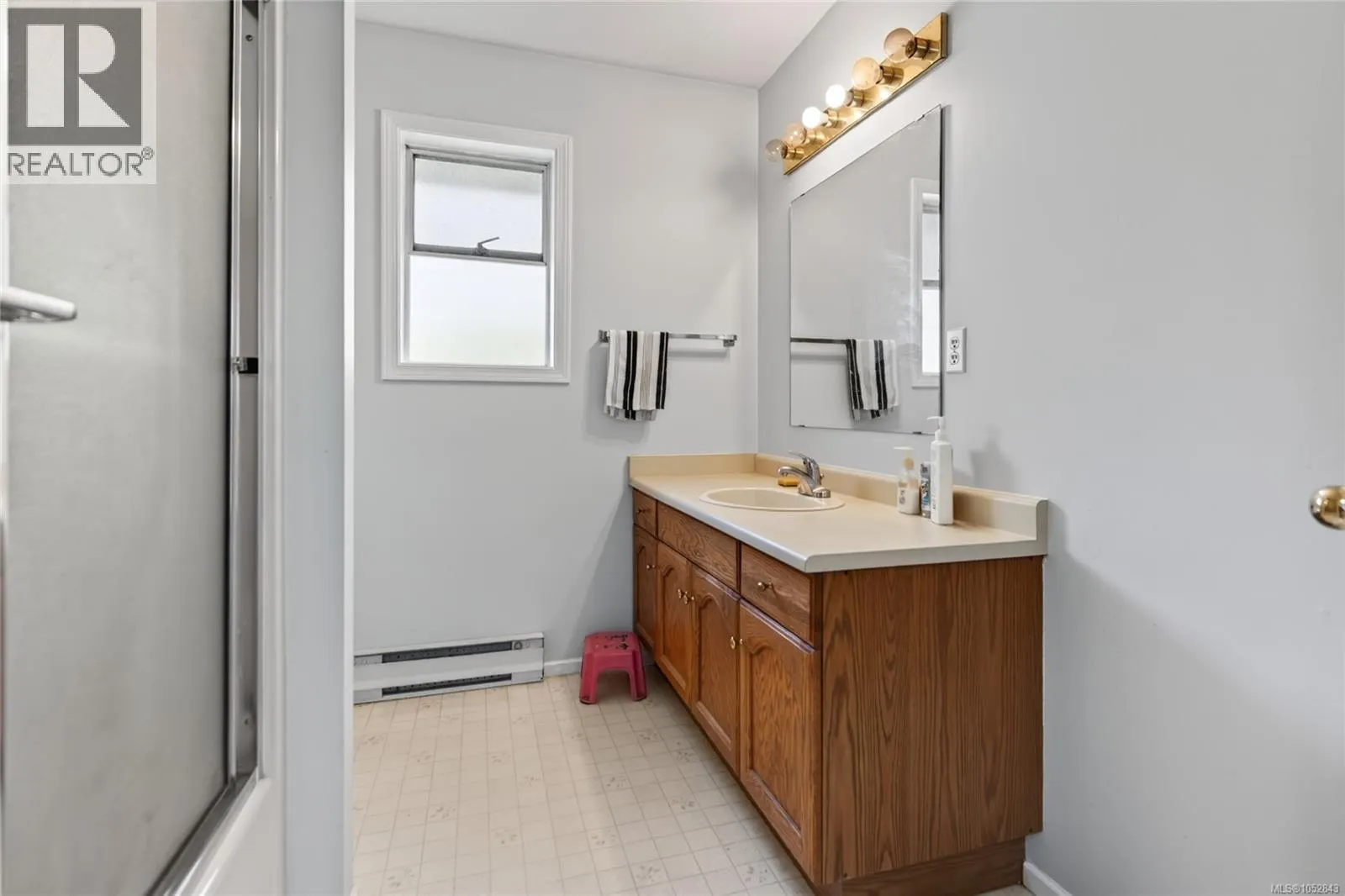 365 Panorama Cres