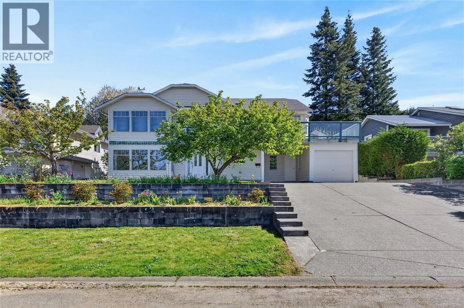 365 Panorama Cres
