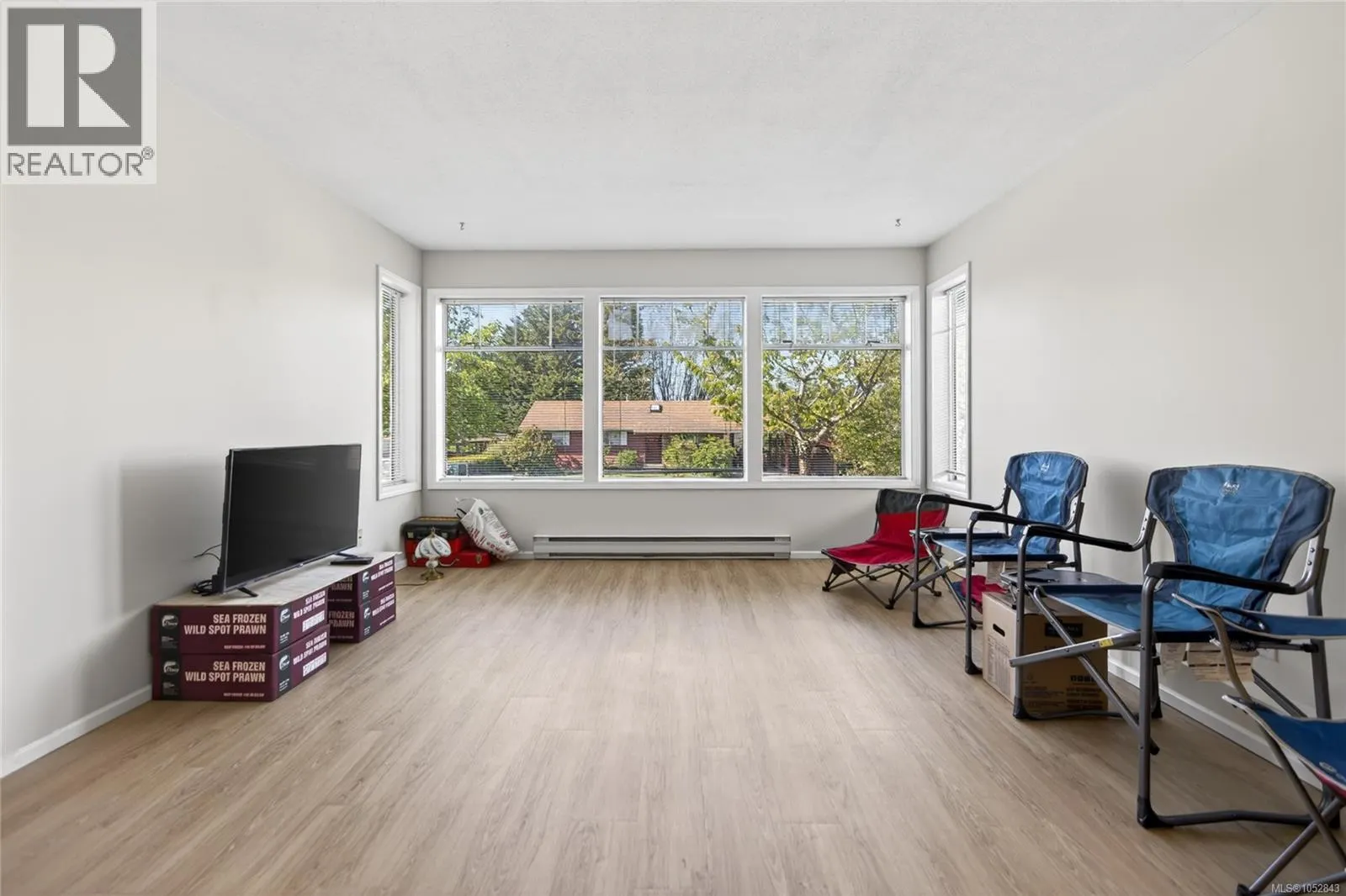 365 Panorama Cres