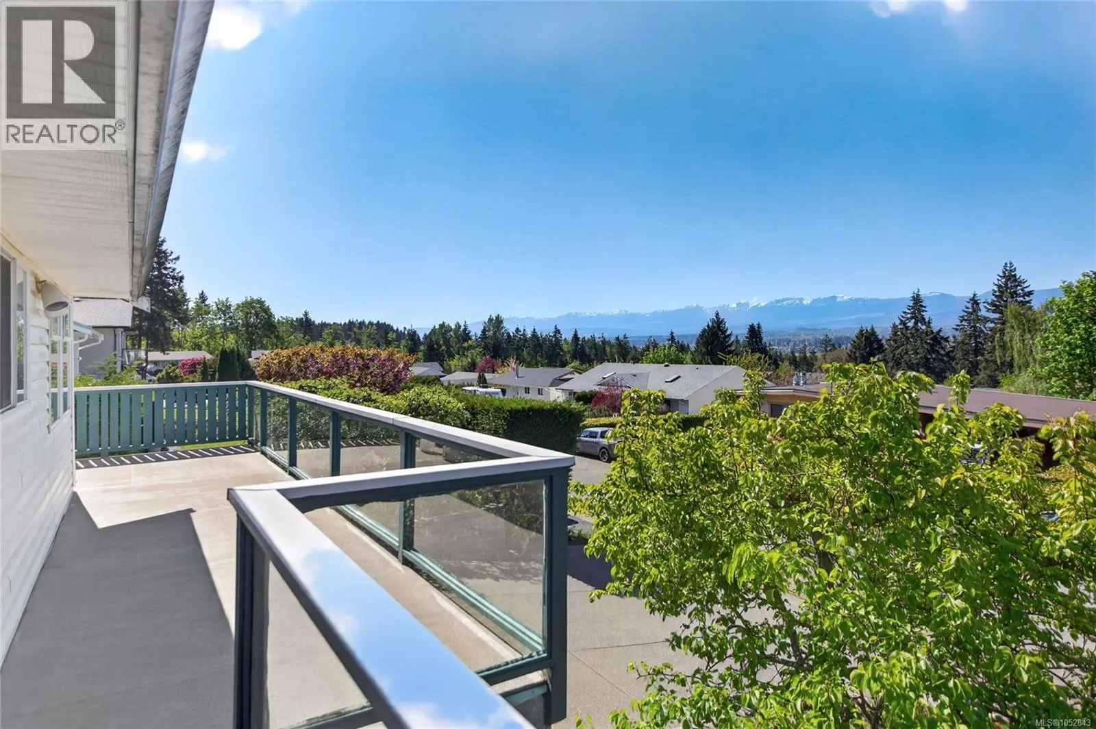 365 Panorama Cres