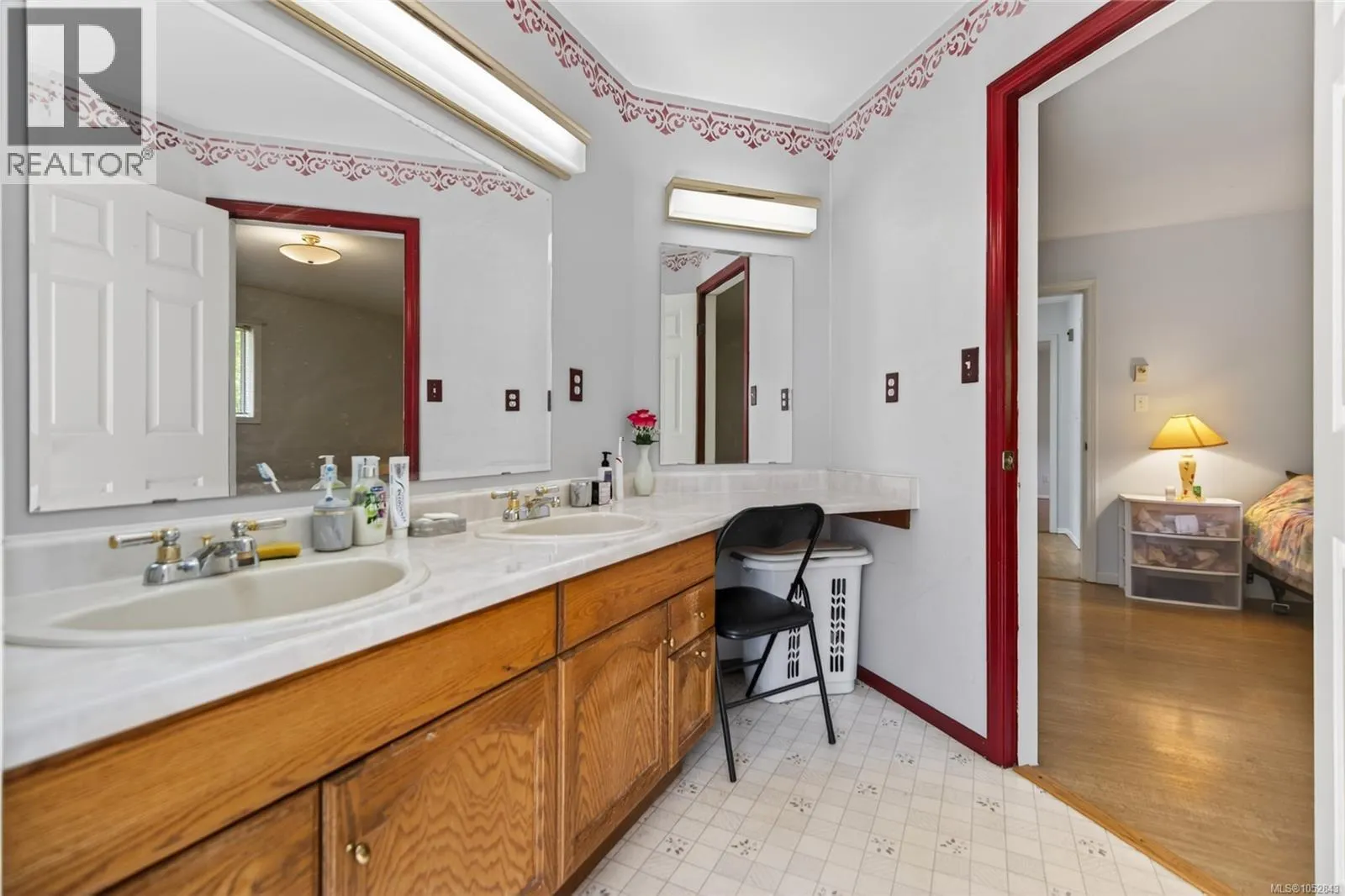 365 Panorama Cres
