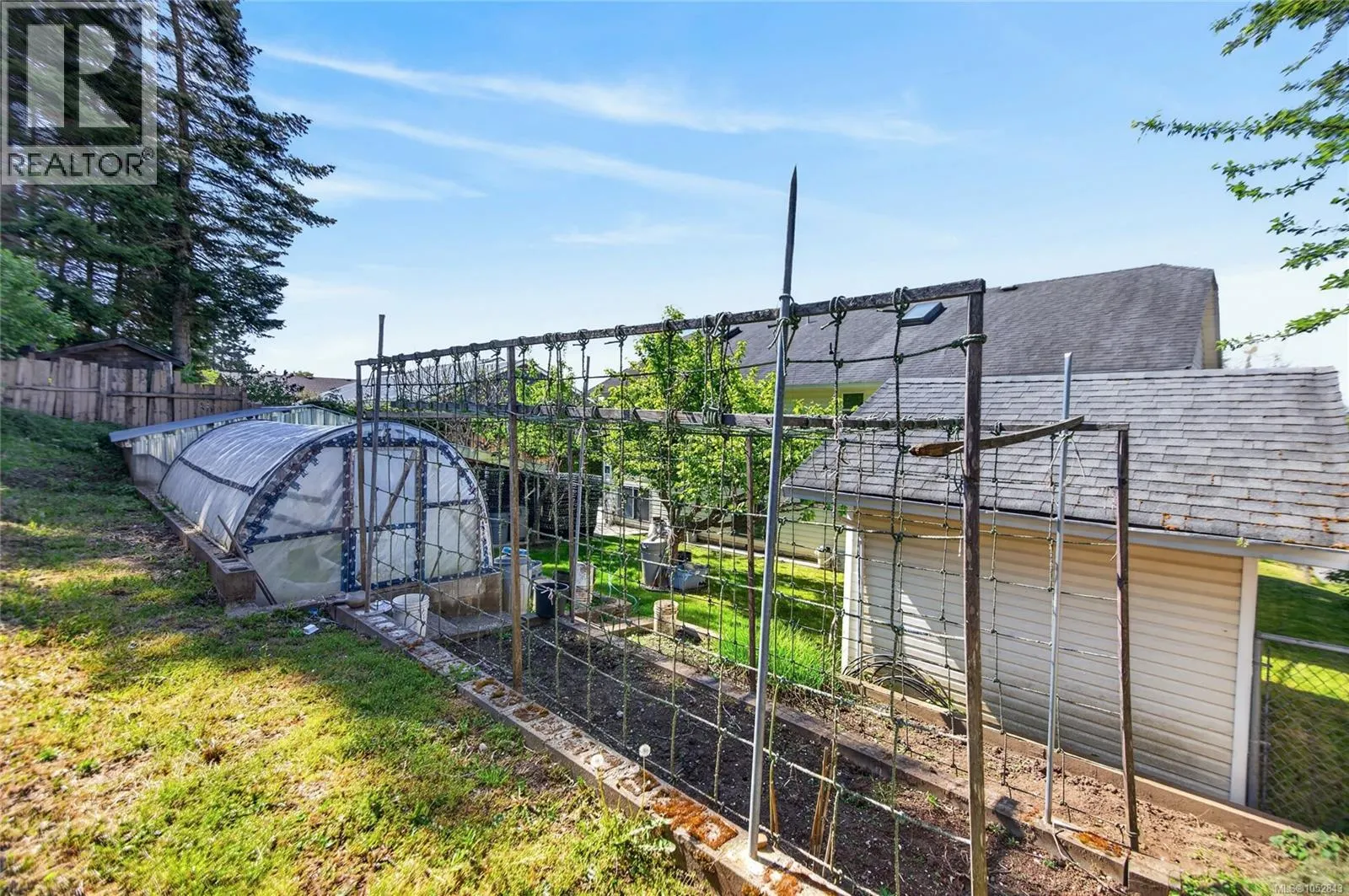 365 Panorama Cres