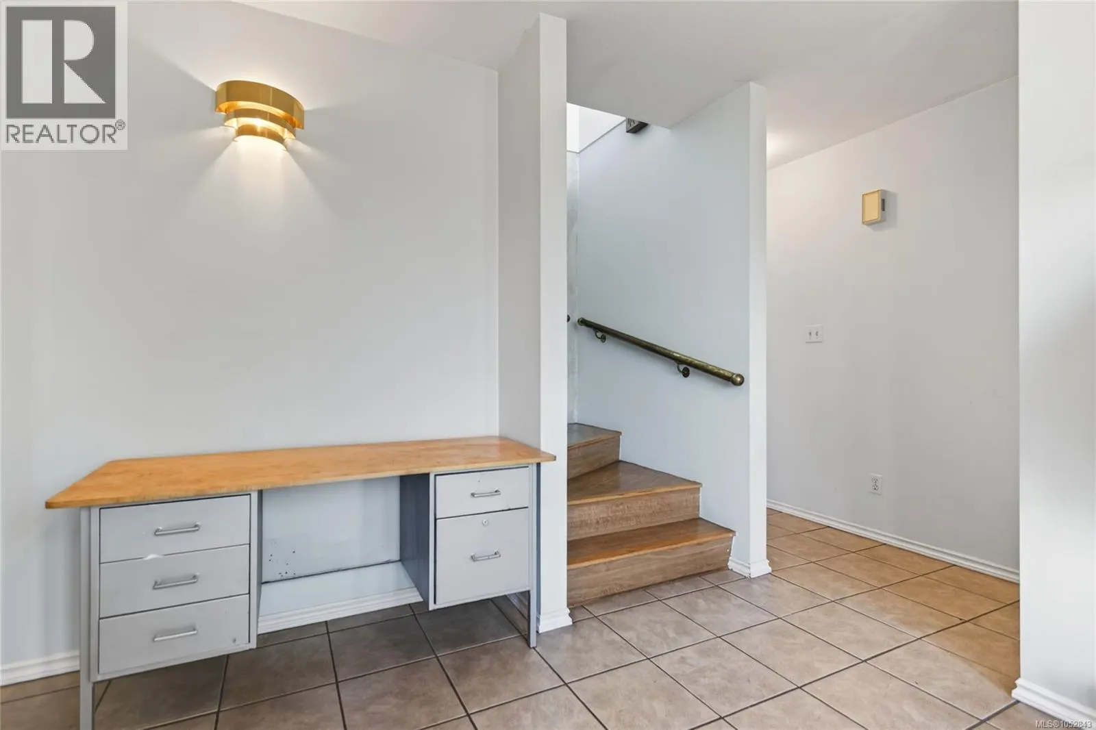 365 Panorama Cres