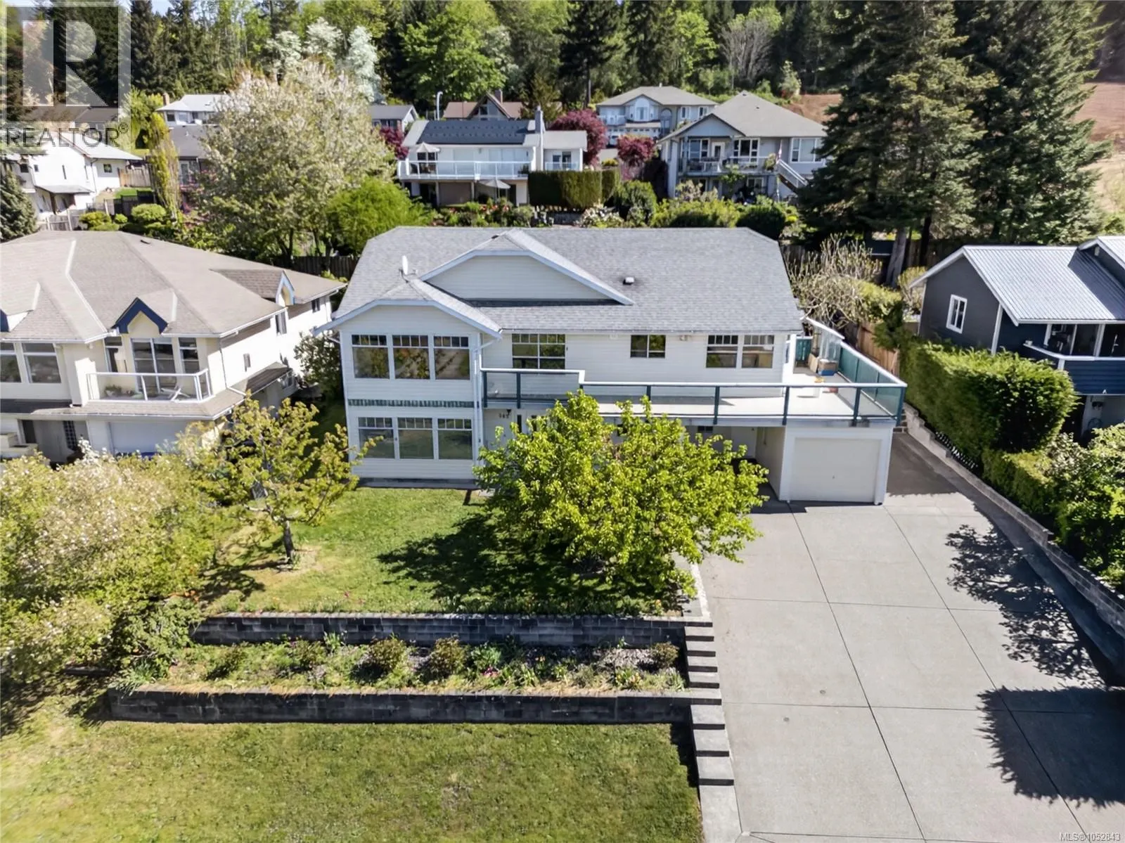 365 Panorama Cres