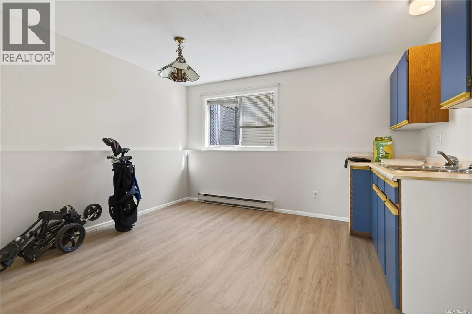 365 Panorama Cres