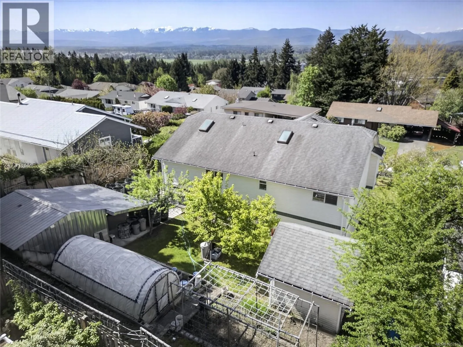 365 Panorama Cres