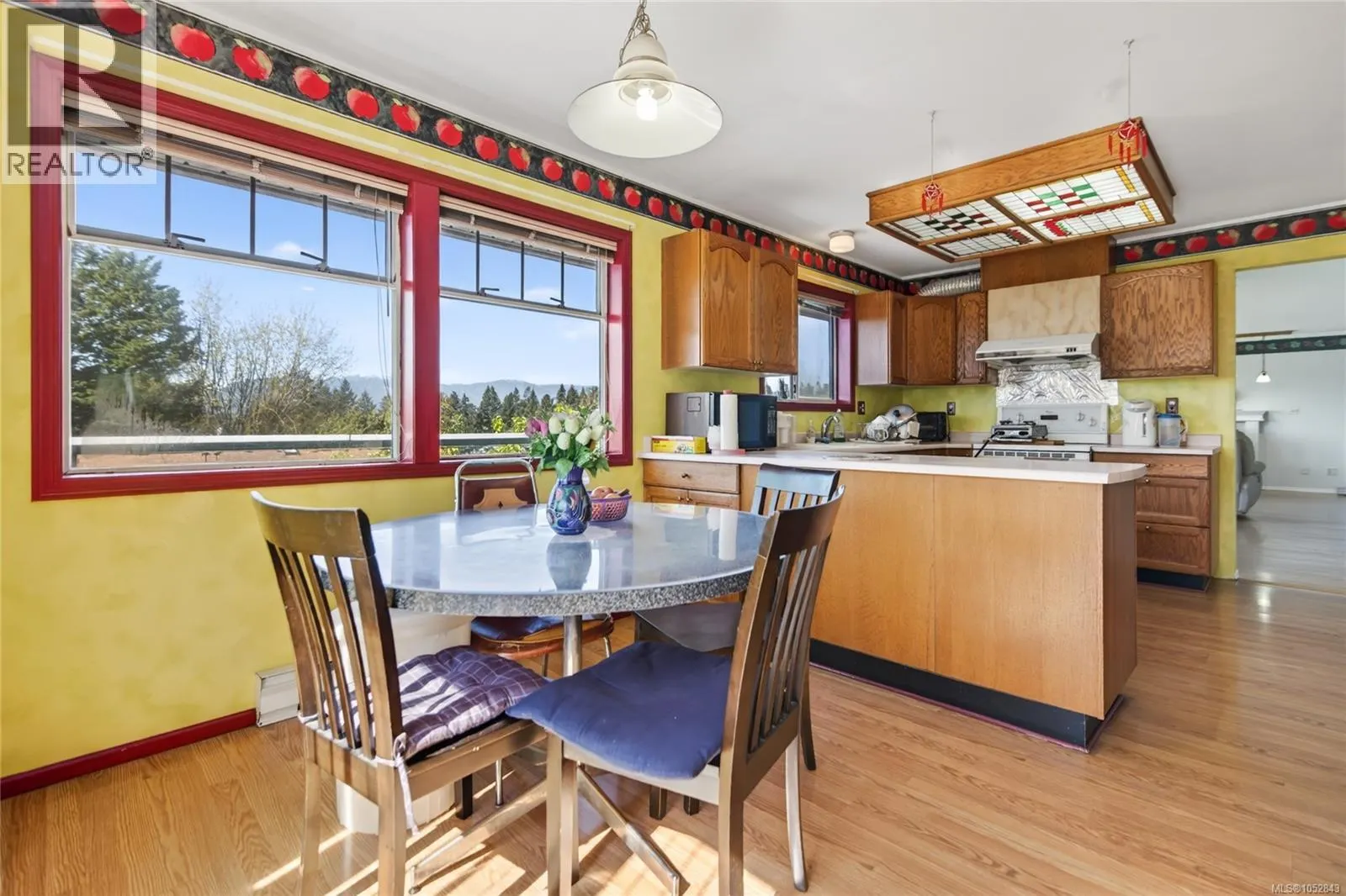 365 Panorama Cres