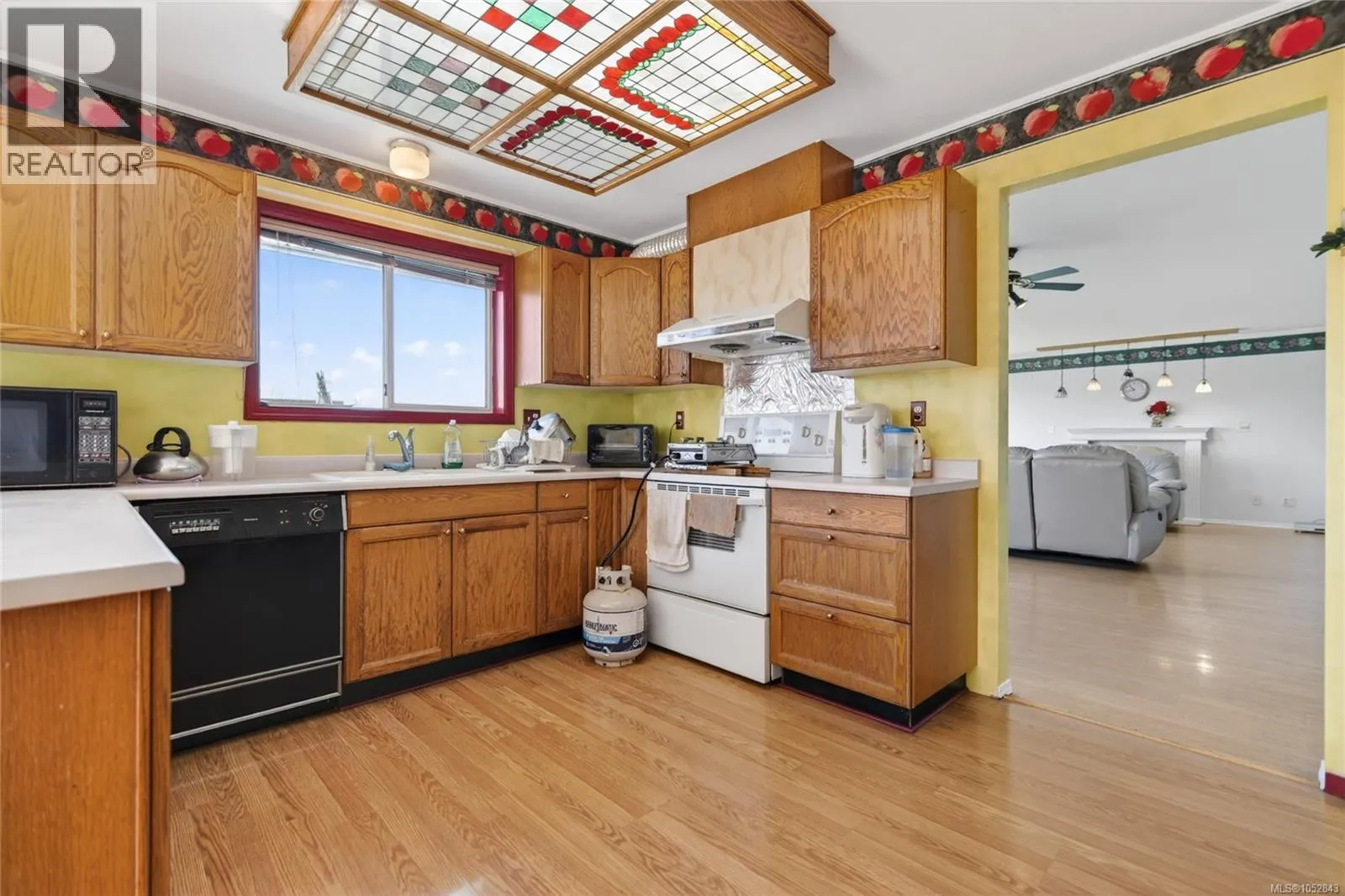 365 Panorama Cres