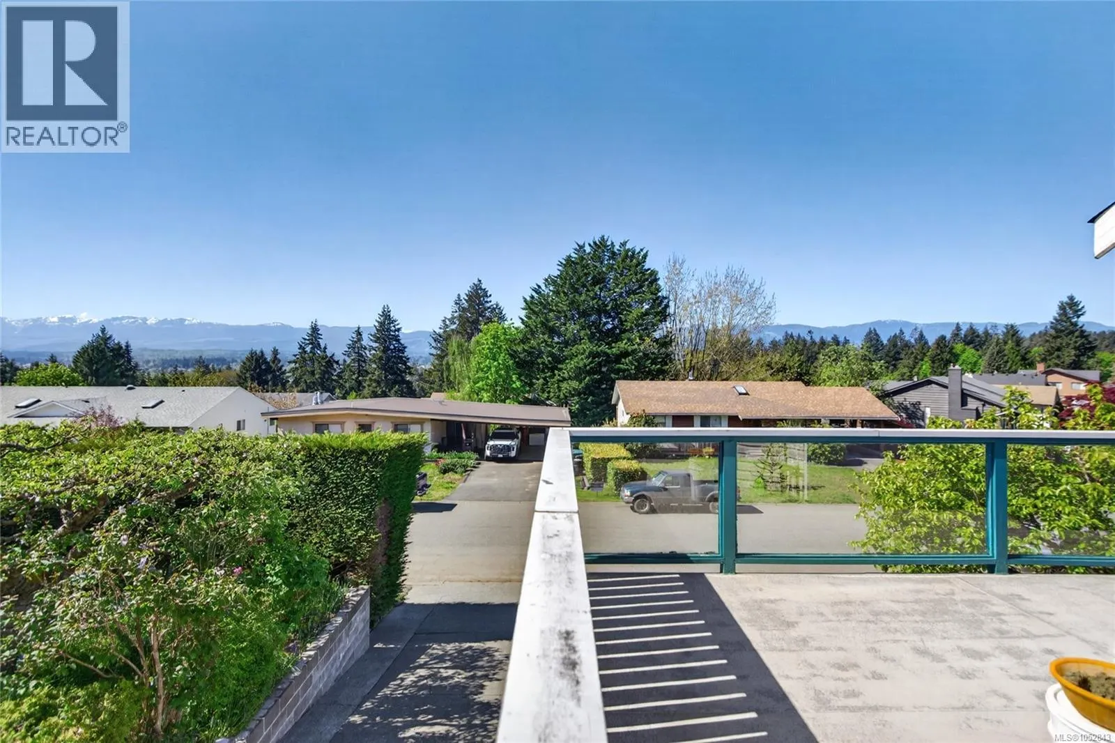 365 Panorama Cres